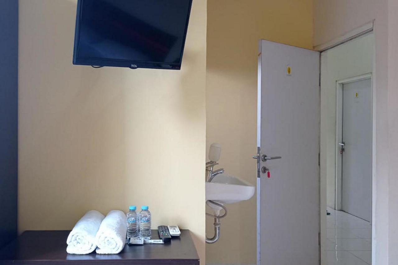 Rama Shinta Homestay Near Gembira Loka Zoo Redpartner Yogyakarta Exterior photo