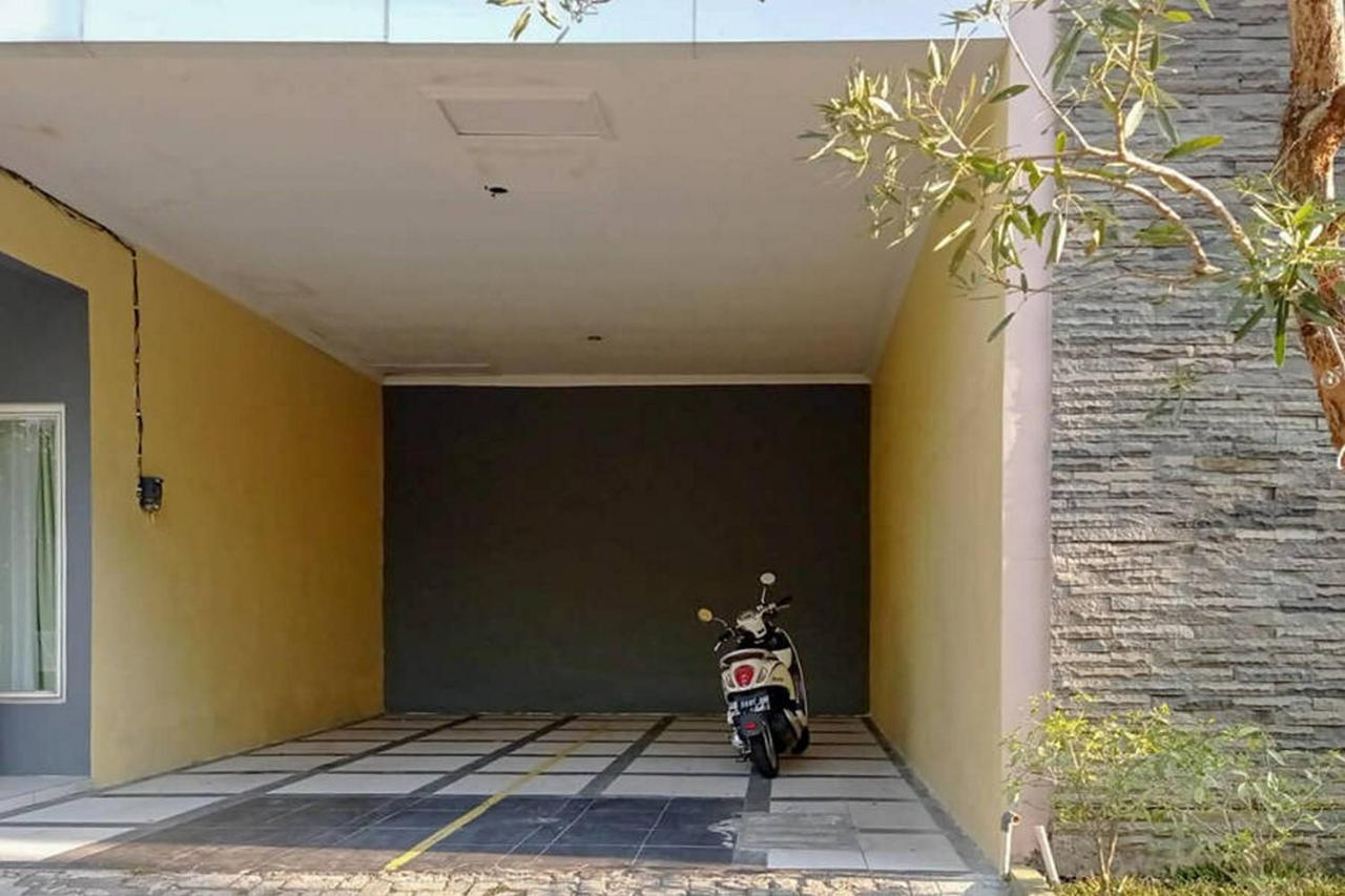 Rama Shinta Homestay Near Gembira Loka Zoo Redpartner Yogyakarta Exterior photo