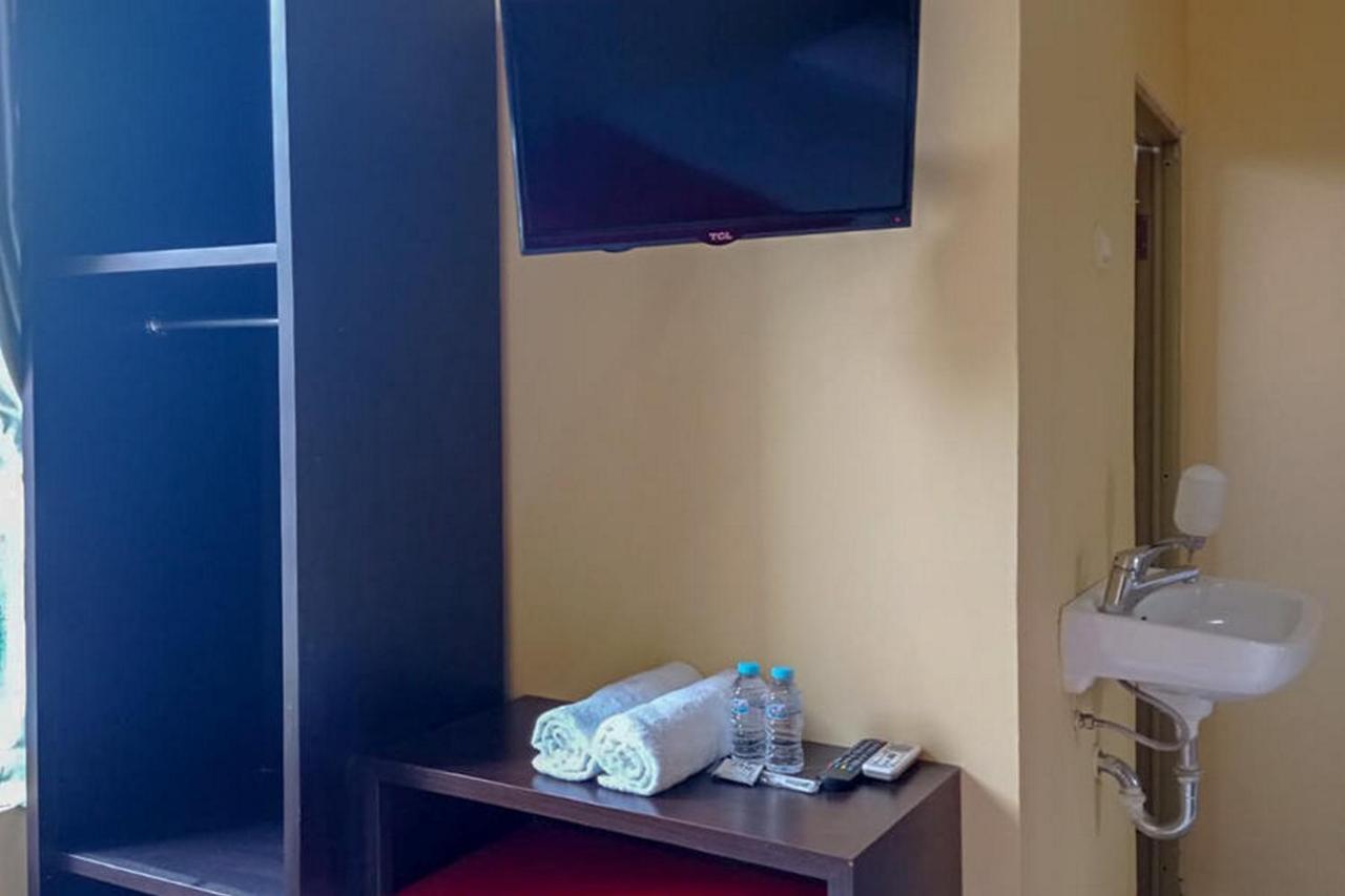 Rama Shinta Homestay Near Gembira Loka Zoo Redpartner Yogyakarta Exterior photo